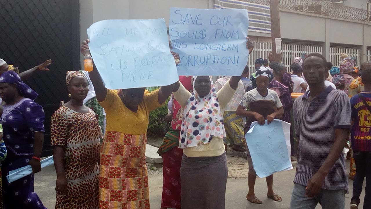 Crazy estimated electricity bills: Scores of protesters storm Lagos ...