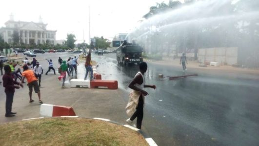 [Image: Police-and-Shiites-clash-at-Maitama-Abuja-531x299.jpg]