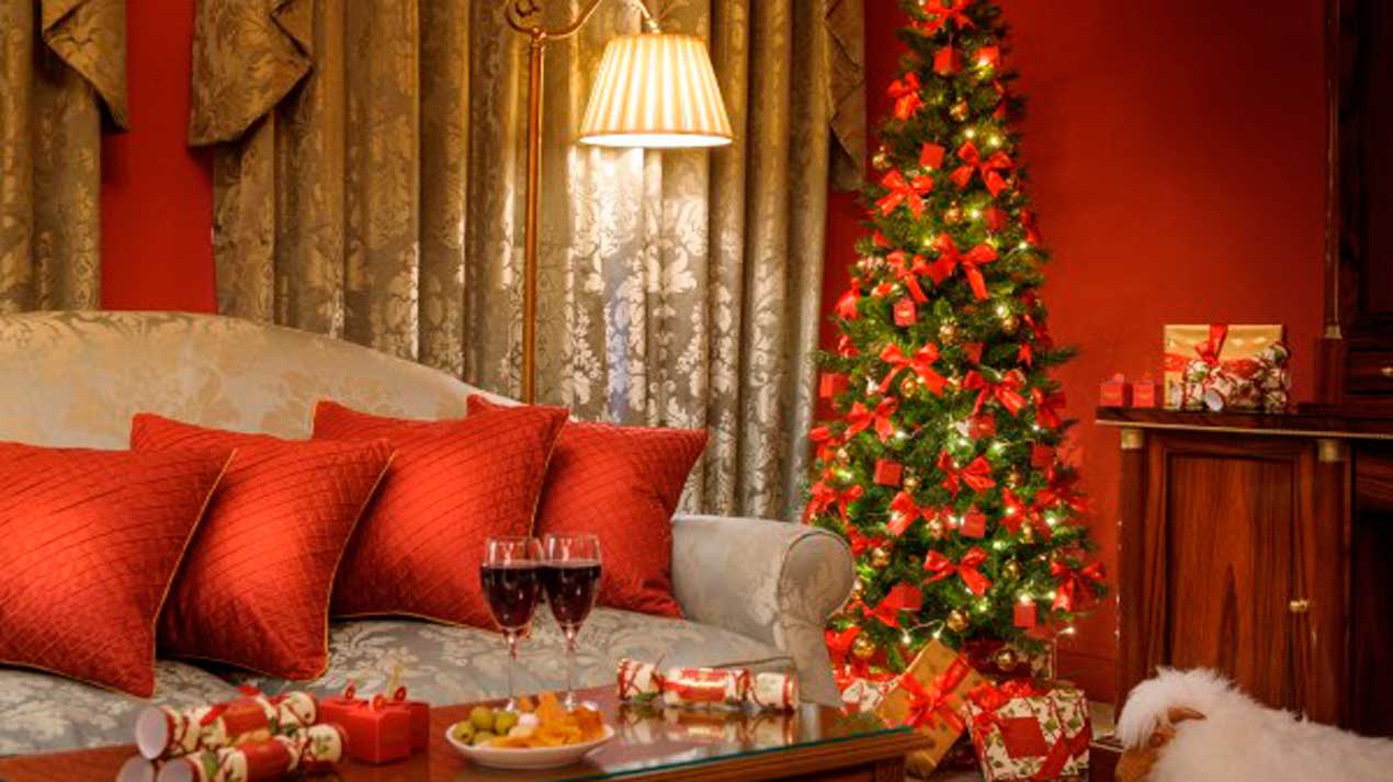 7 Easy Ways To Decorate Your Living Room For Christmas — Guardian ...