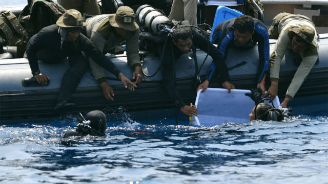 Indonesia Recovers Second Black Box From Lion Air Crash | The Guardian ...