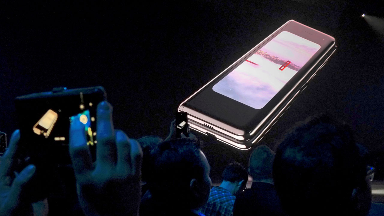 Samsung to inspect Galaxy Fold phones after reviewer