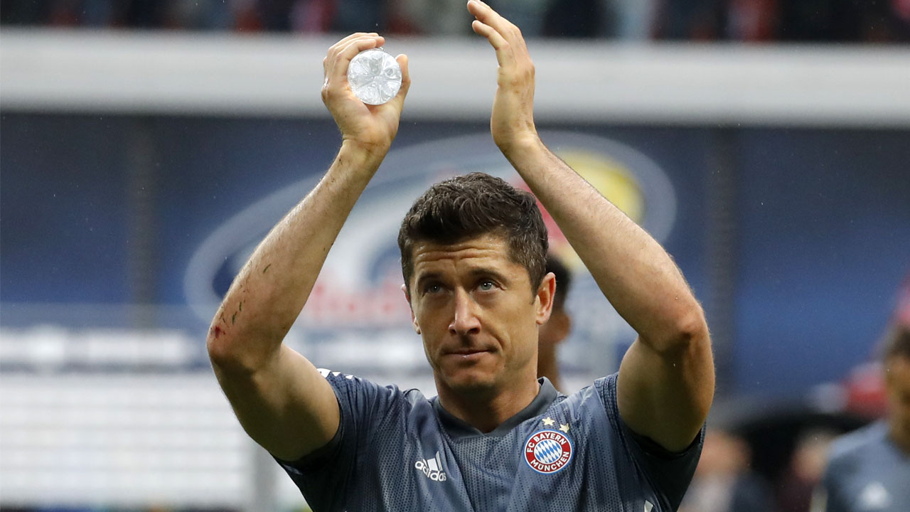 PSG and United eyeing Lewandowski transfer -- report | The Guardian