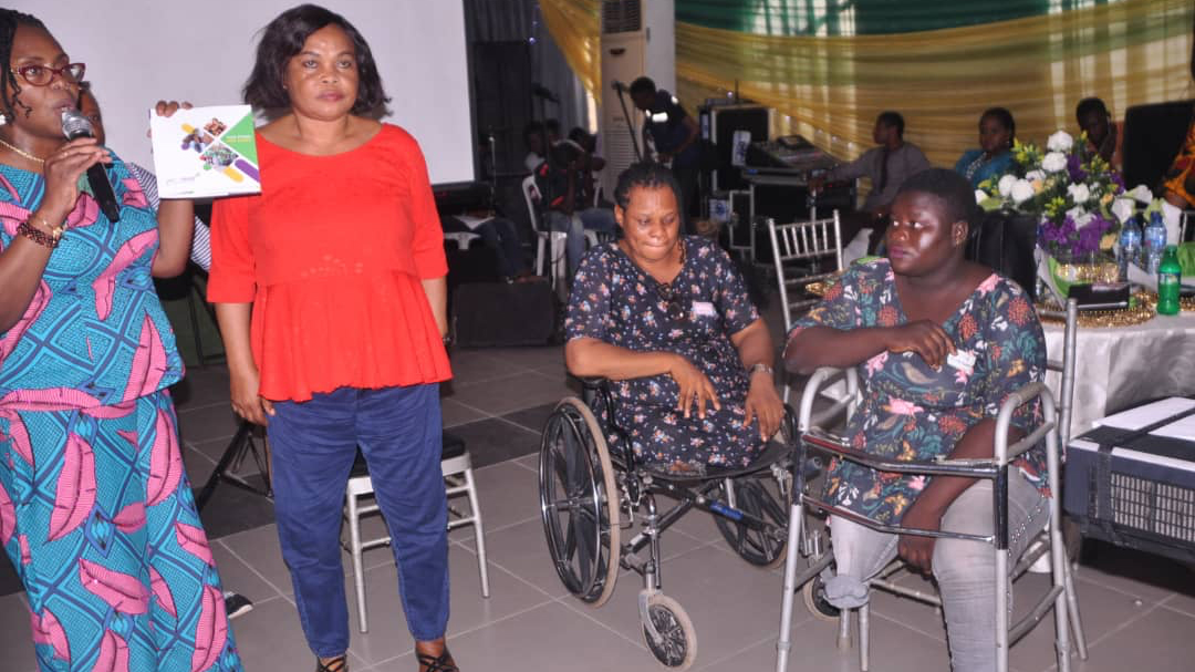 Nigerian woman recycles prosthesis so amputee children walk again