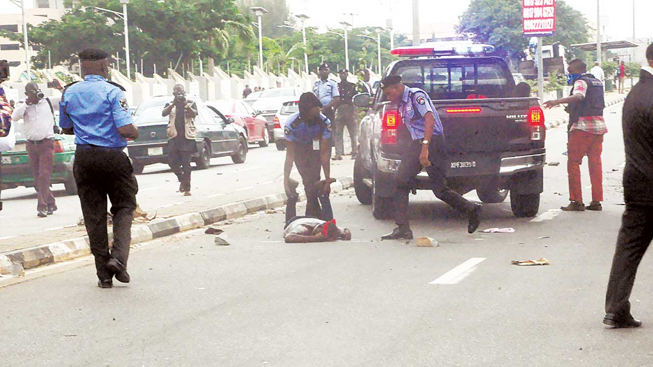 Police chief, others killed in Shiites protest