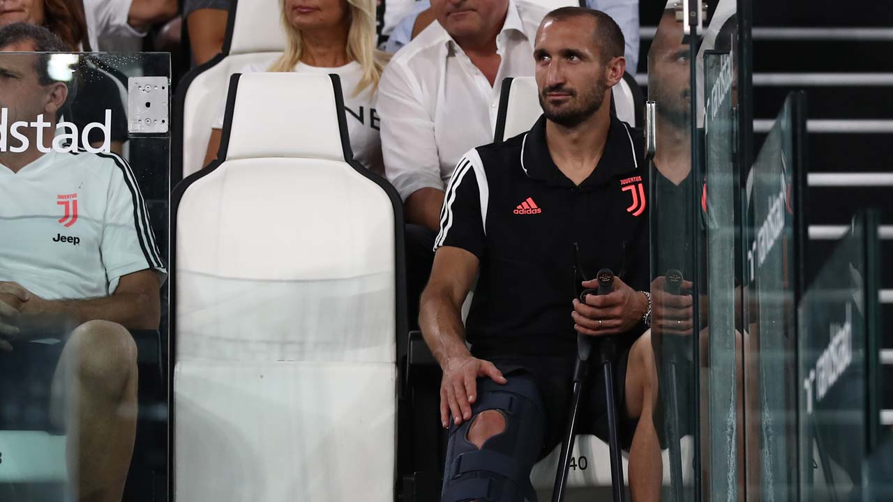 Il Campione Europeo Chiellini Firma Un Contratto Biennale Con La Juventus