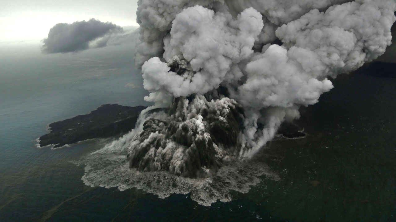 Indonesian volcano debris litters seabed after tsunami | The Guardian ...