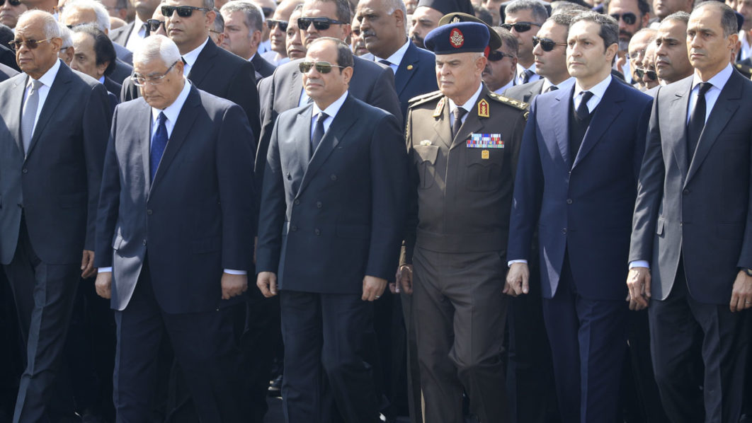 Egypt's Sisi pays respect to ousted Mubarak at military funeral — World ...