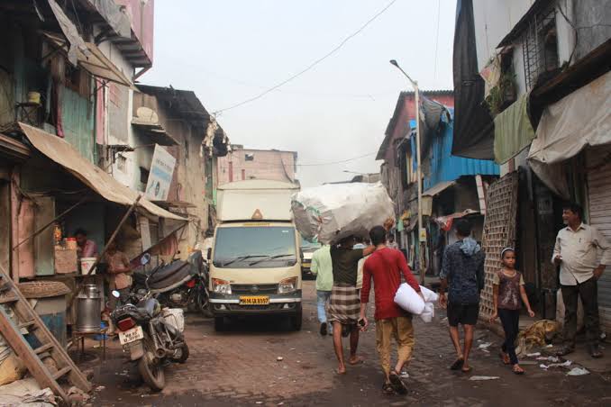 Virus cases, deaths rise in India's biggest slum — World — The Guardian ...