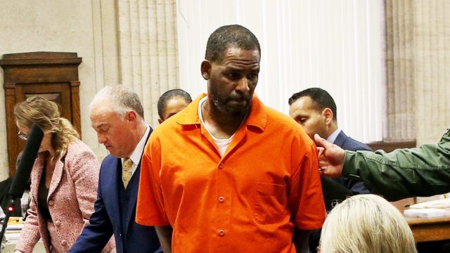 r-kelly-attacked-in-jail-by-fellow-inmate