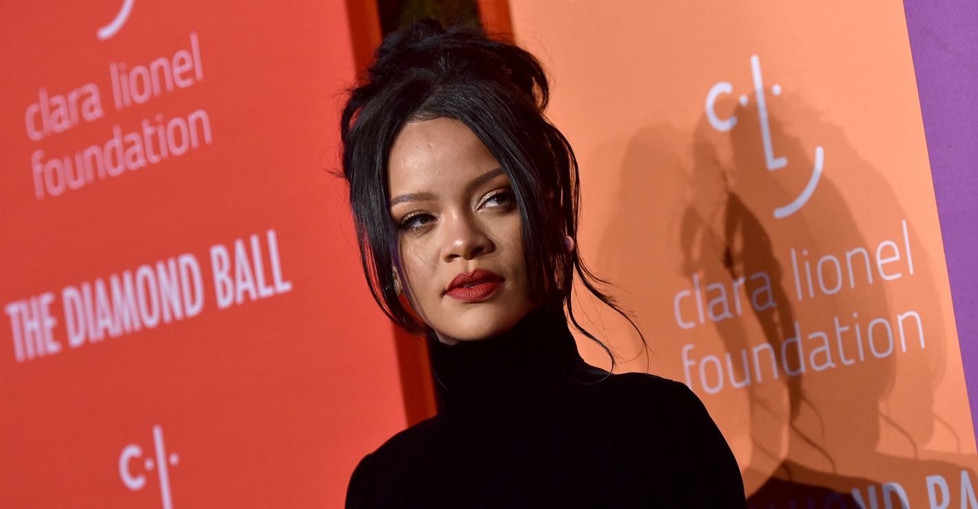 Rihanna apologises for Islamic verse at Fenty lingerie fashion show - BBC  News