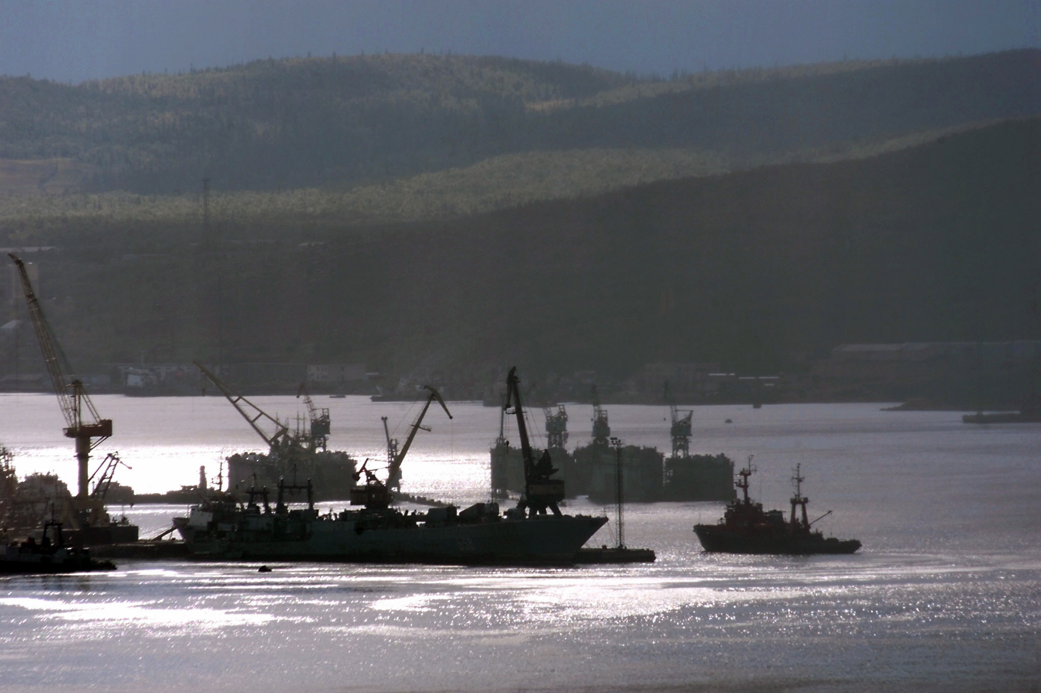 17 feared dead after Russian fishing trawler sinks in Barents Sea