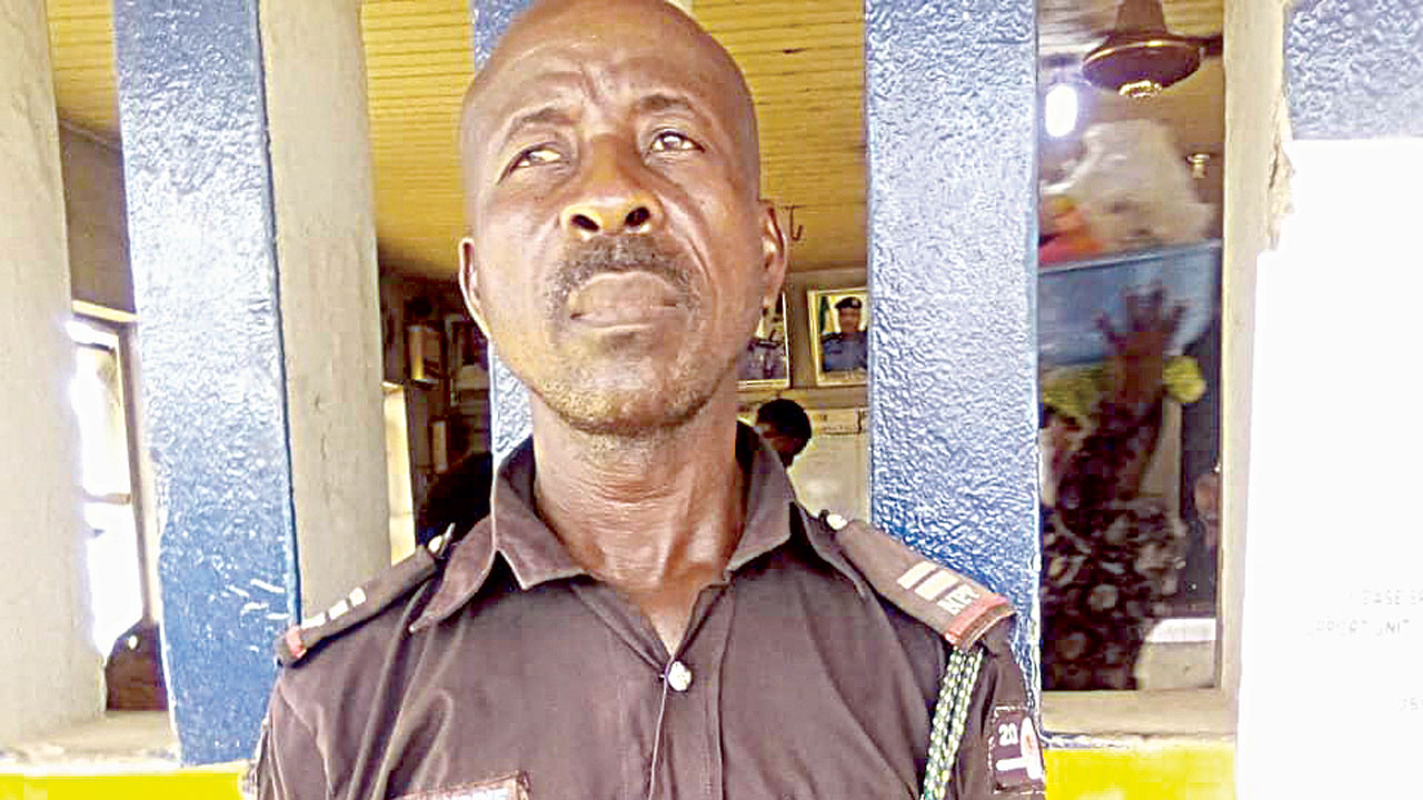 Police arrest fake inspector, soldier in Lagos