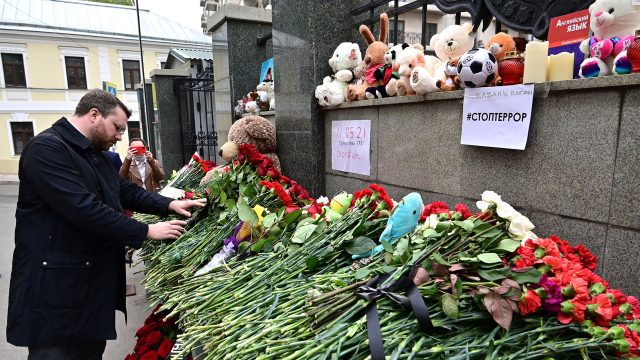 Russia mourns victims of Kazan school shooting