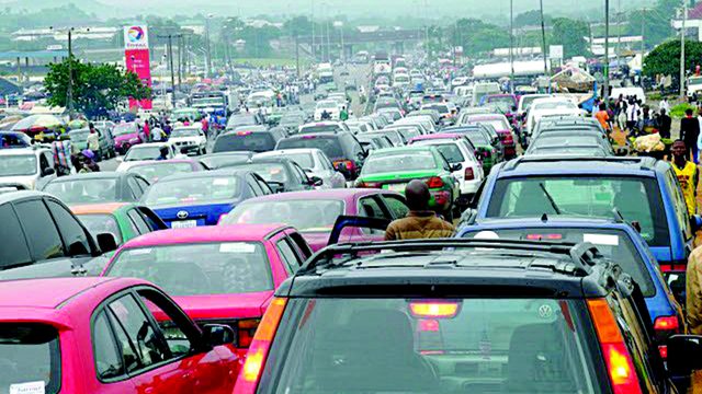 Abuja residents groan as traffic snarls defy solution Sunday