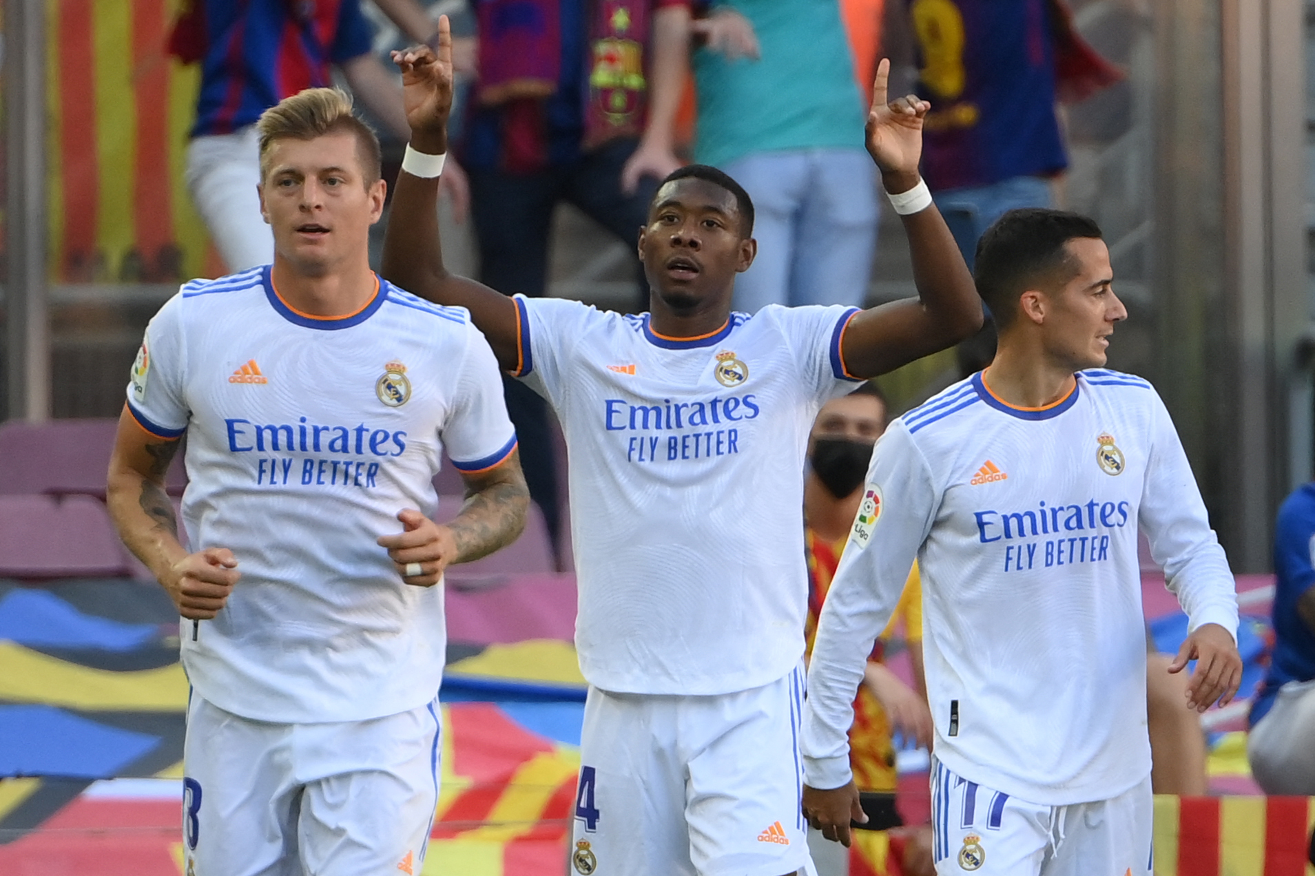 Mirror Football on X: The entire Real Madrid team took to the field in  Vinicius Jr shirts tonight #RMCF    / X