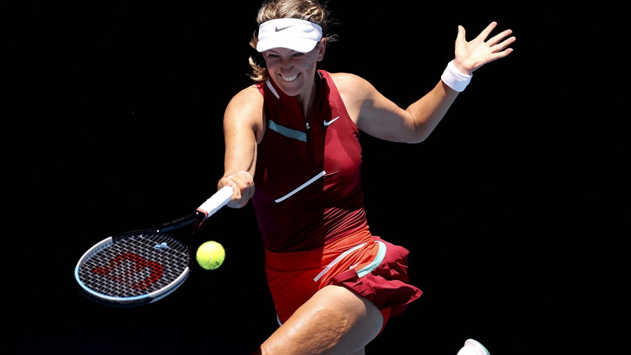 Azarenka 'climbs ladder' towards third Australian Open title The