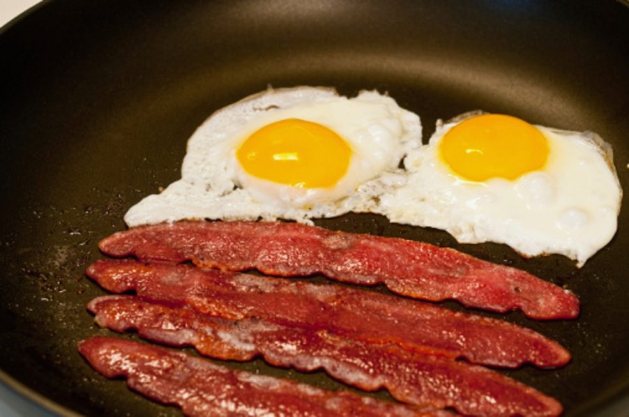 https://guardian.ng/wp-content/uploads/2022/02/Bacon-and-Eggs-902x598.jpg