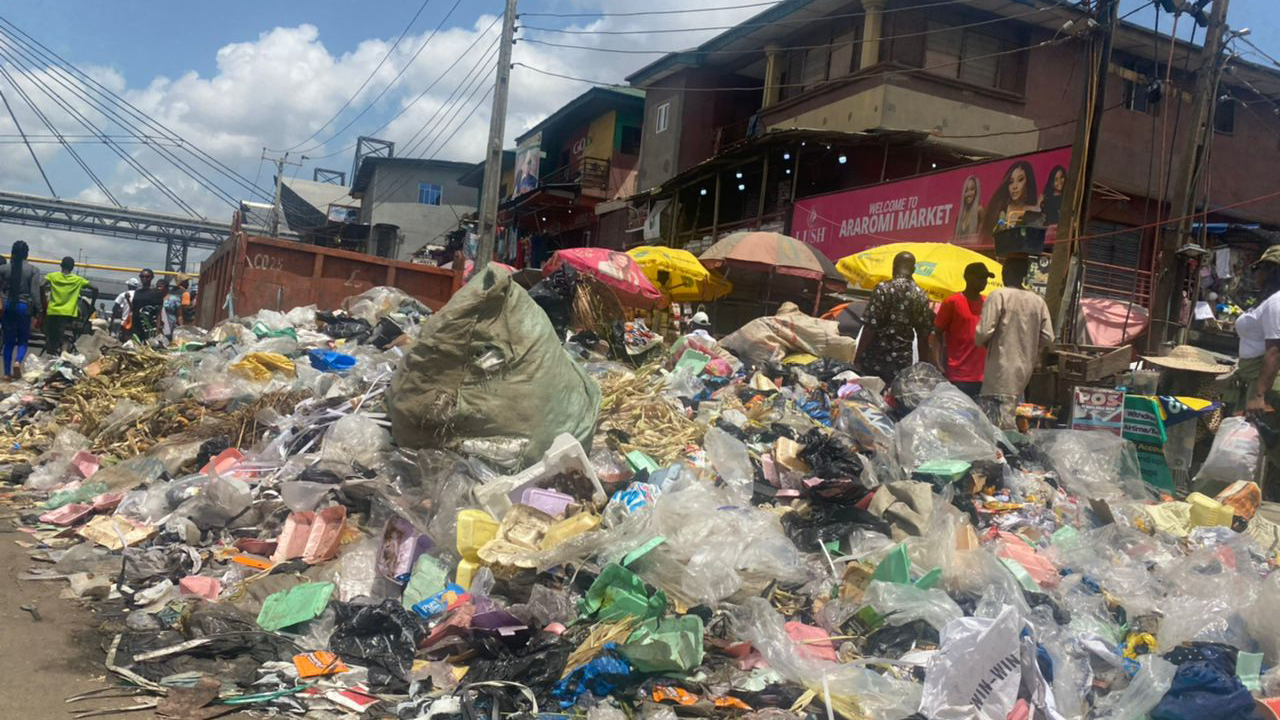 Lagos residents lament indiscriminate dumping of refuse on roads ...