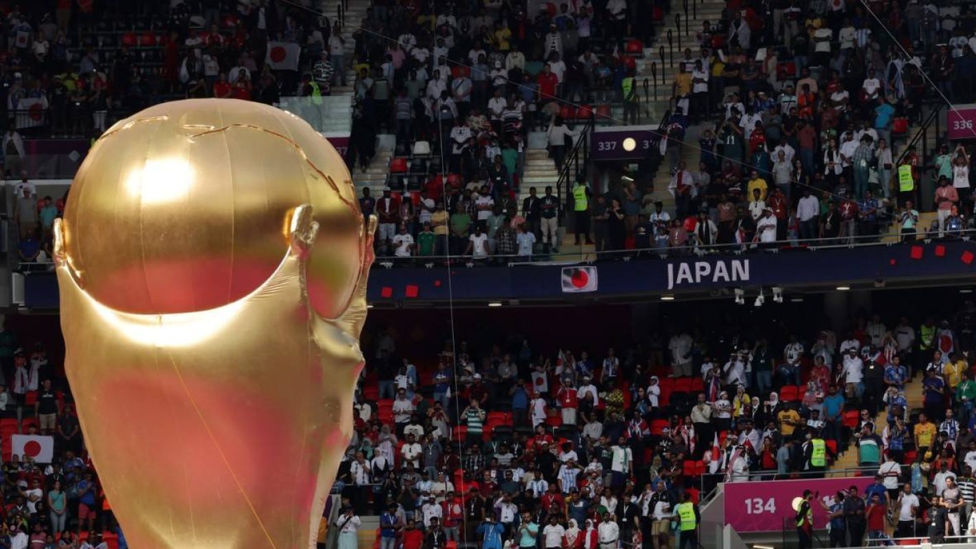 AL-RAYYAN - Referee Michael Oliver during the FIFA World Cup Qatar 2022  group E match between Japan and Costa Rica at Ahmad Bin Ali Stadium on  November 27, 2022 in Al-Rayyan, Qatar.