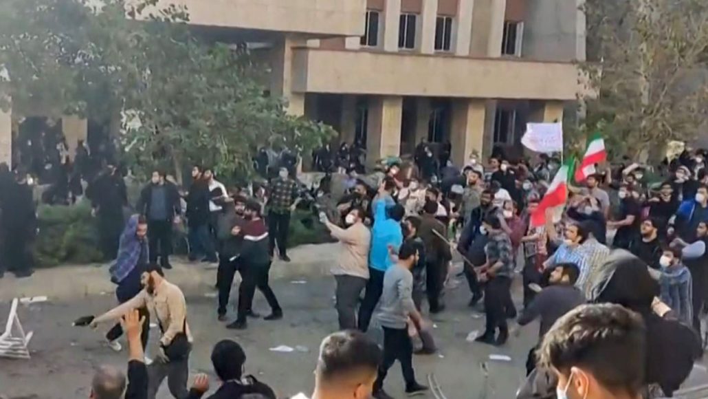 Iran Protests Rage On In Defiance Of Crackdown 8432