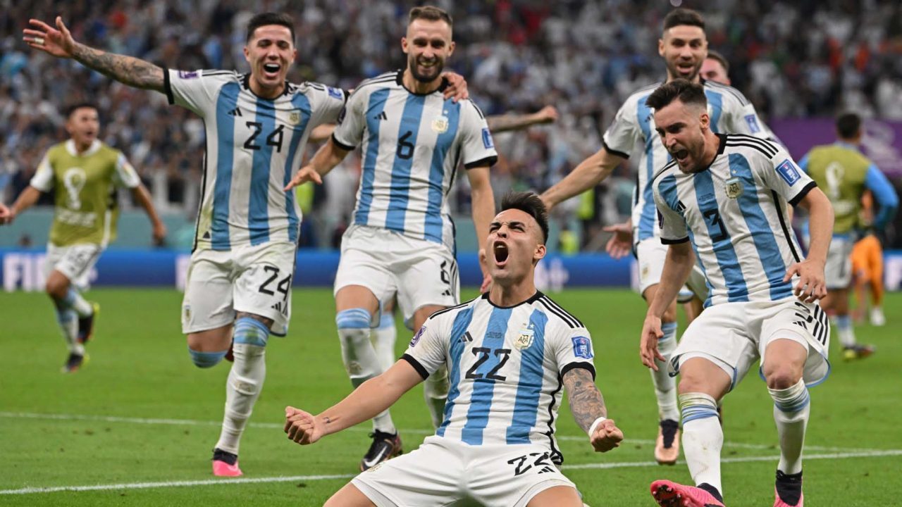 Argentina beat Dutch and go into semis after late night drama