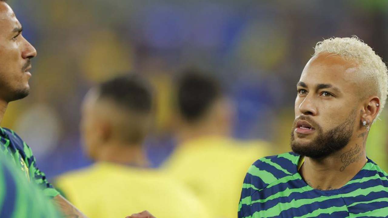 Neymar ties Pele's World Cup scoring record with Brazil