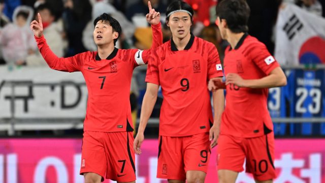 South Korea blow lead to give Klinsmann debut draw against Colombia ...