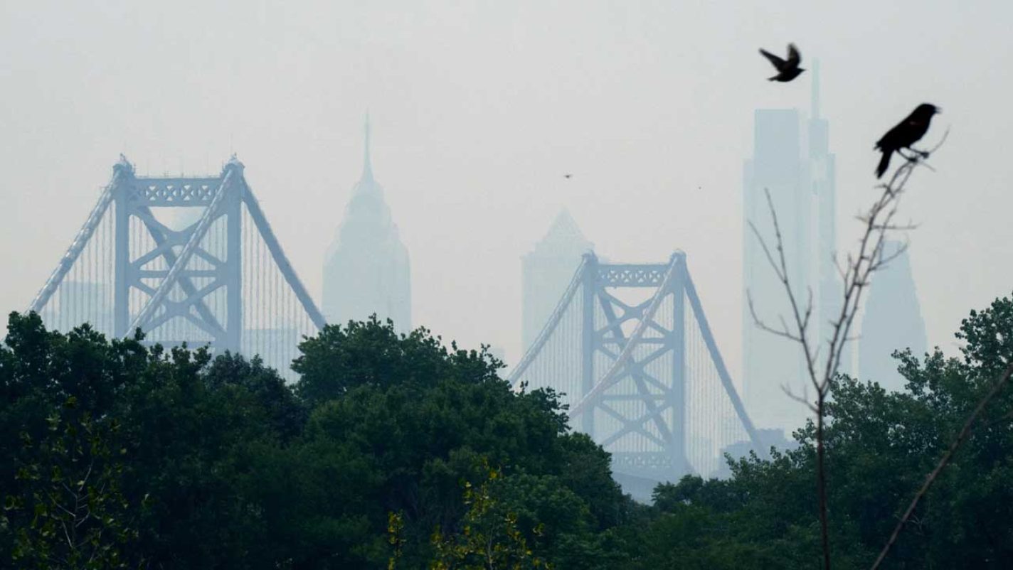 Canada wildfires shroud New York in apocalyptic haze | The Guardian ...