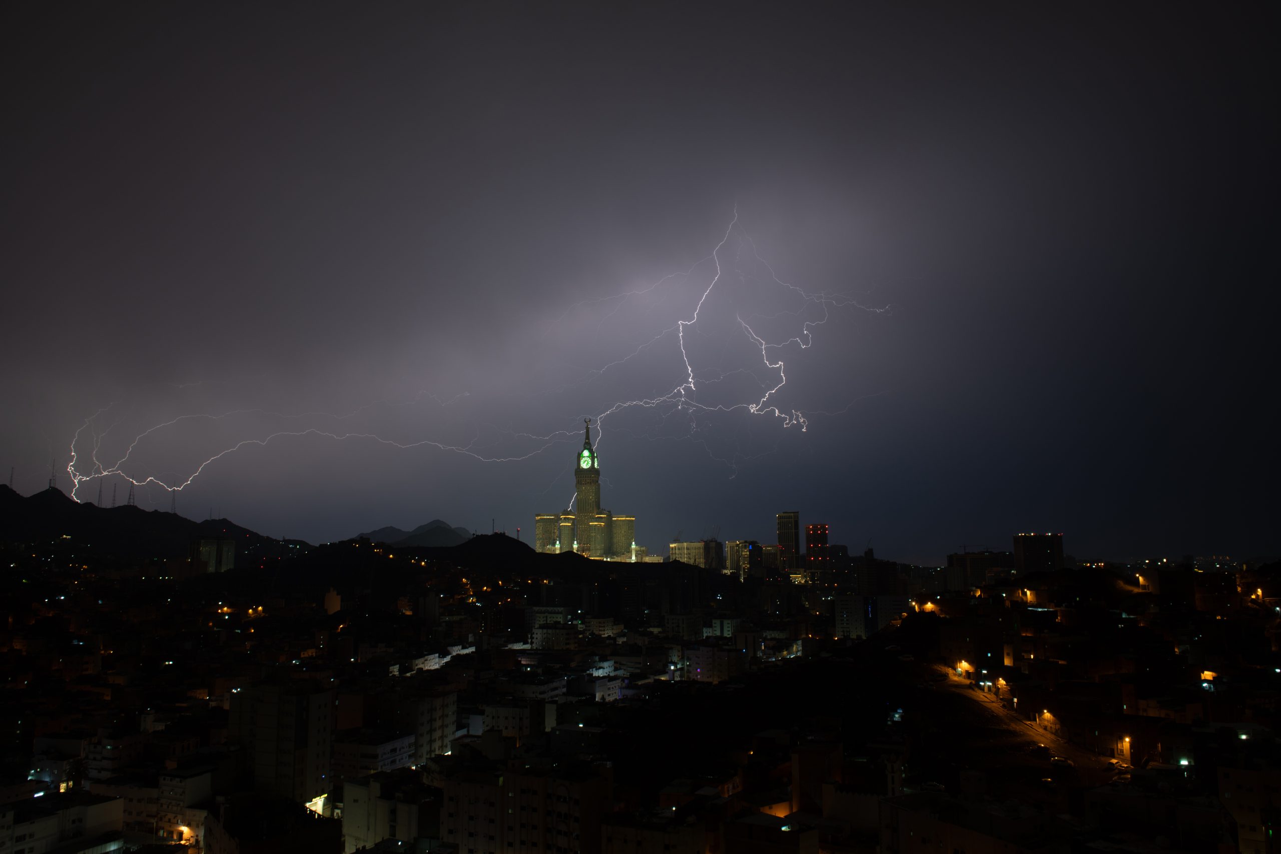 Saudi storm brings lightning, fierce winds to Mecca The Guardian