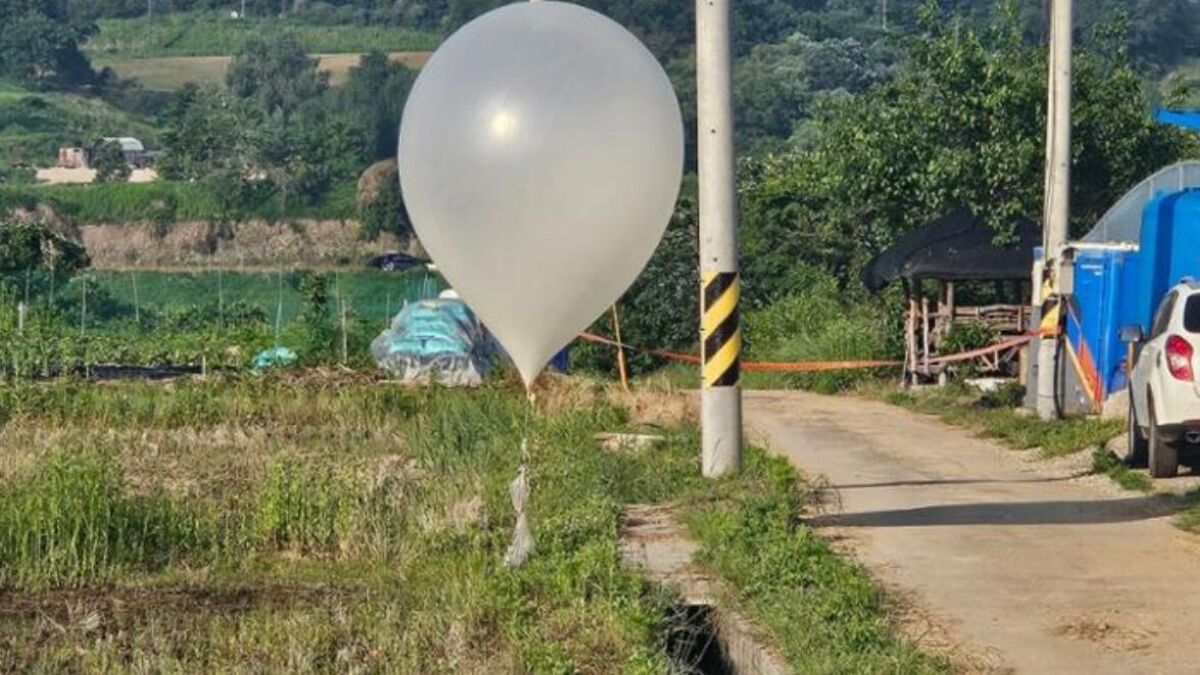 North Korea Sends Balloons With Trash Into South Again - Guardian ...