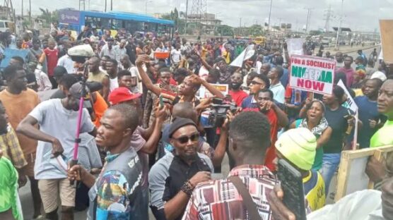 #EndBadGovernanceInNigeria: Petty traders and commercial buses resumed operations in Lagos State on Friday despite the ongoing hunger protests