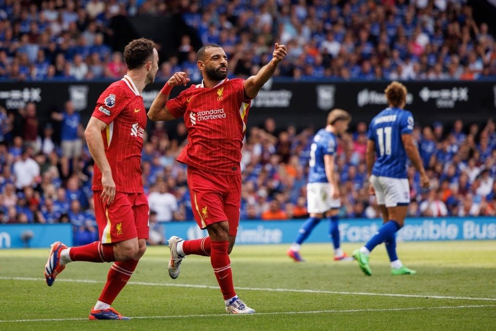 Liverpool passed a major test of their Premier League title credentials to move back to the top of the table by beating Chelsea 2-1 