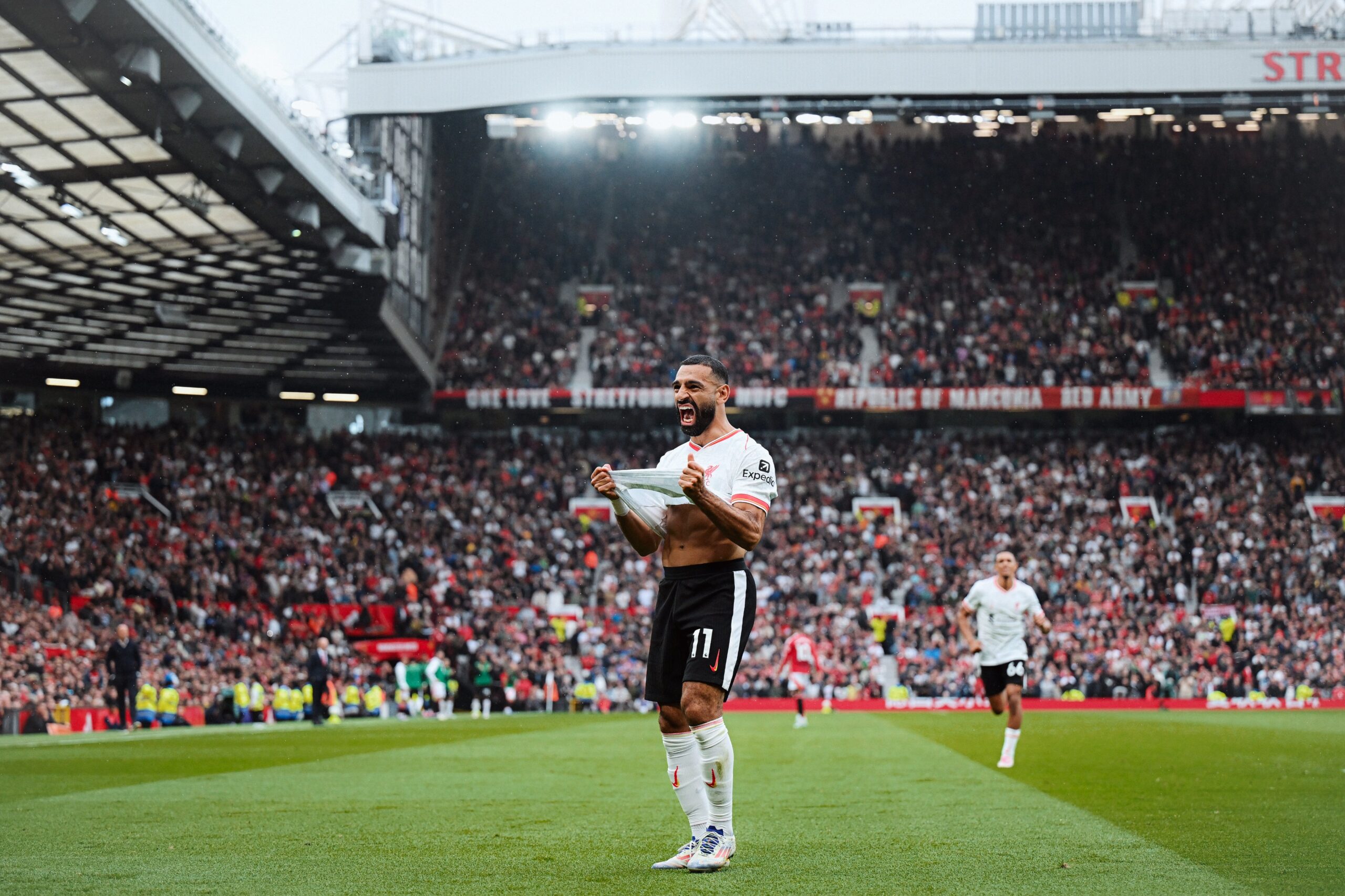 Liverpool demolished Manchester United 3-0 at Old Trafford thanks to Luis Diaz's double and a Mohamed Salah strike