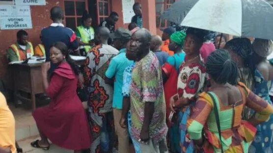 Residents of Benin on Saturday trooped out in their numbers to cast their votes in the Edo governorship election, defying the heavy rain