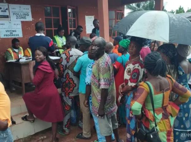 Residents of Benin on Saturday trooped out in their numbers to cast their votes in the Edo governorship election, defying the heavy rain