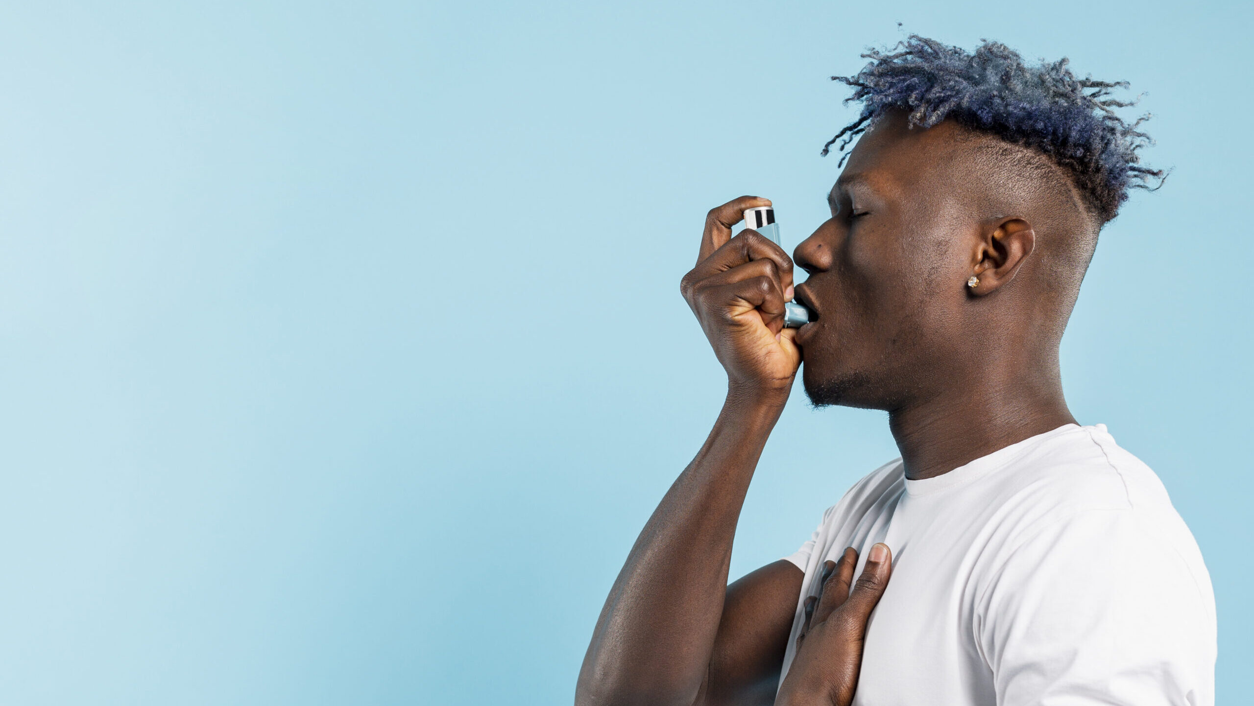 Photo of man using an asthma inhaler by Freepik