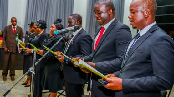 Governor Abdulrahman Abdulrazaq has inaugurated six new judges for the Kwara State High Court, marking a historic first in the state’s judicial appointments.