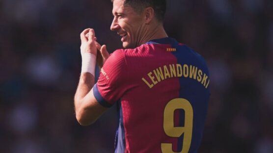 Red-hot Robert Lewandowski and Pablo Torre struck twice each to power Barcelona to a 5-0 rout of Sevilla