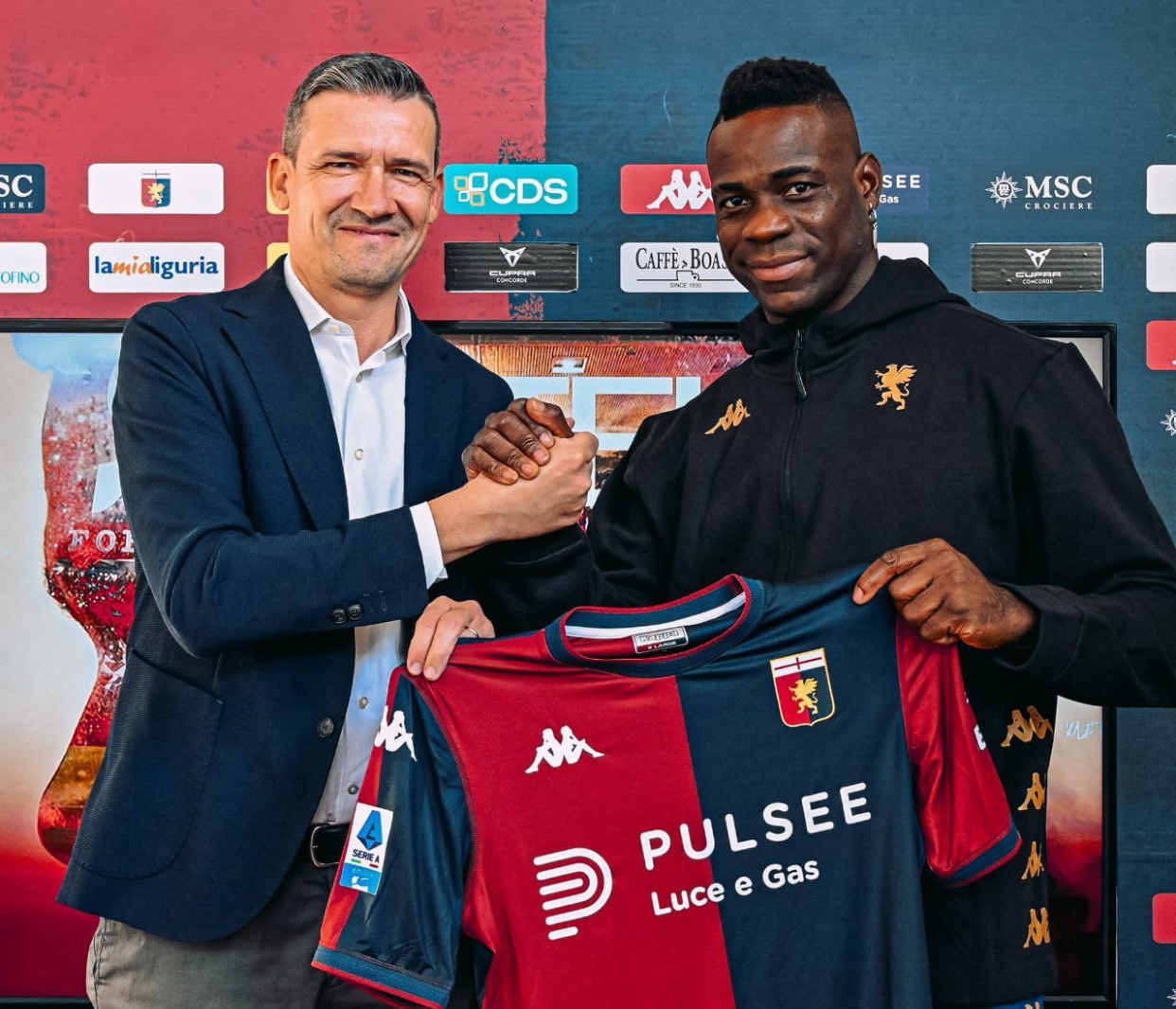 Serie A strugglers Genoa sign Mario Balotelli