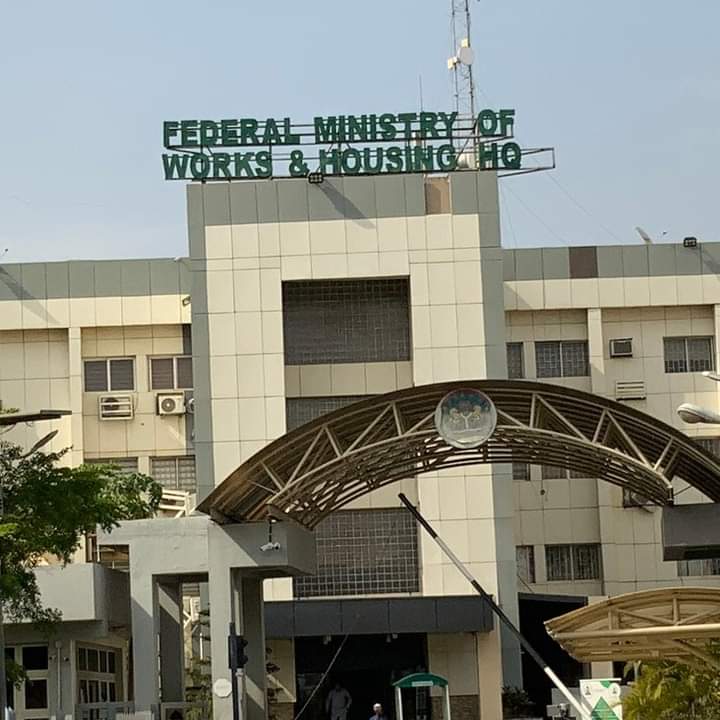 A minor fire incident has occurred at about 11: 30 am Friday at the Block A of the Federal Ministry of Works Headquarters in Abuja