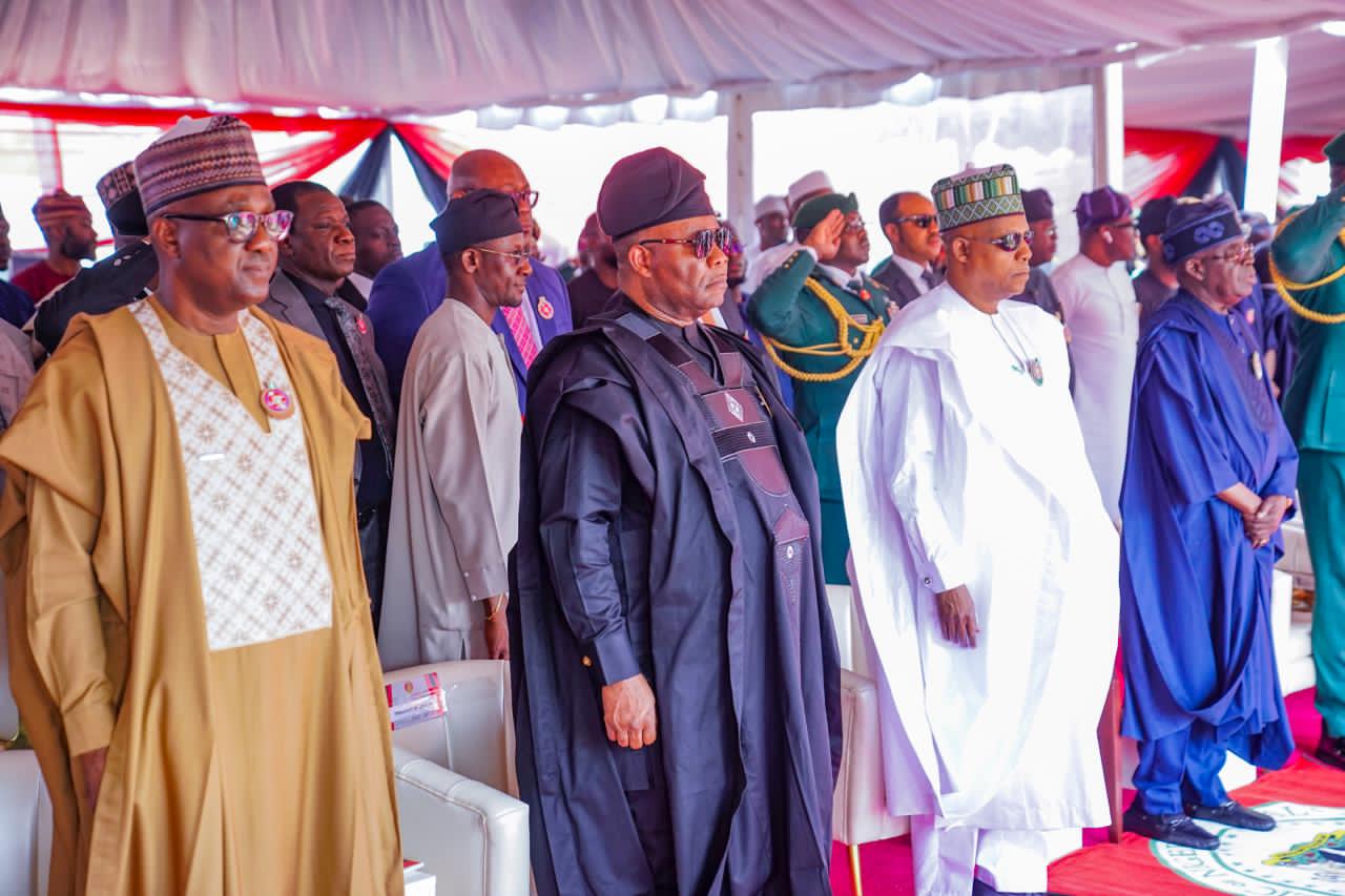 President Bola Tinubu on Friday led mourning Nigerians to the Military Cemetery in Abuja, for the burial of the late Chief of Army staff, Lt Gen Taoreed Lagbaja