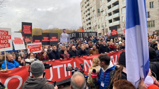 Around 1,500 supporters of Russia's exiled opposition on Sunday marched against Vladimir Putin in central Berlin, Germany