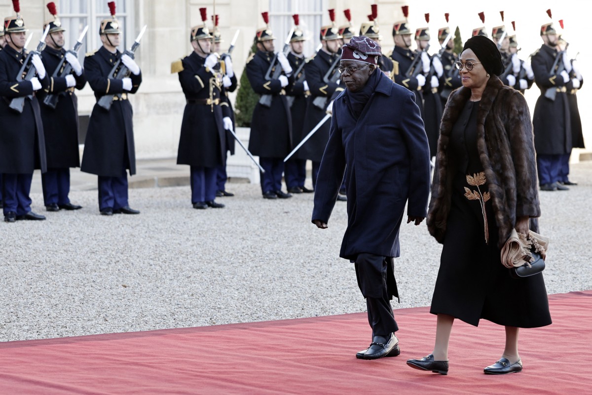 Nigerian president Bola Tinubu (2ndR) and his wife Oluremi Tinubu  arrive at the Elysee palace for a meeting with their French counterparts in Paris, on November 28, 2024. (Photo by STEPHANE DE SAKUTIN / AFP)