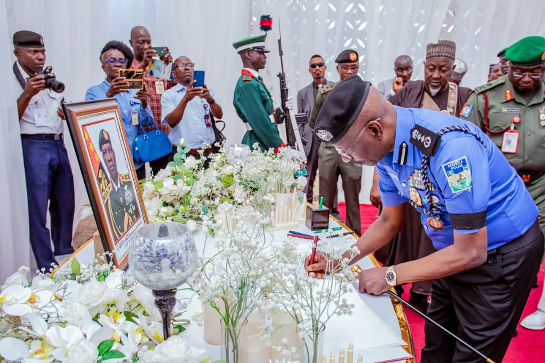 The Inspector-General of Police, IGP Kayode Egbetokun paid a condolence visit to the widow of the late Chief of Army Staff, Lt. Gen. Taoreed Lagbaja, Mrs. Mariya Lagbaja, at his official residence in Abuja