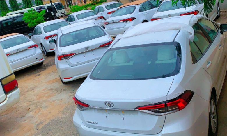 The Speaker, Lagos State House of Assembly, Mudashiru Obasa, has presented official vehicles to legislative staff in the directorate cadre