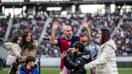 Spanish football legend Andres Iniesta (C) gestures as he is joined by his wife Anna Ortiz and his five children during his retirement ceremony after the exhibition football match between former Barcelona and Real Madrid players -- Barca Legends and Real Madrid Leyendas -- at Ajinomoto Stadium in Tokyo on December 15, 2024. - (Photo by Philip FONG / AFP)