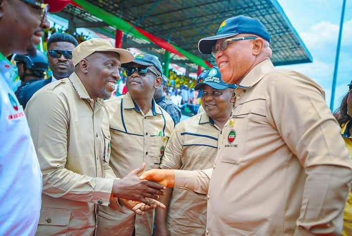 Governor Umo Eno’s civil service verification exercise in Akwa Ibom has uncovered over 2,000 ghost workers. The Nigeria Labour Congress commended the governor for his transparent approach and commitment to workers' welfare.